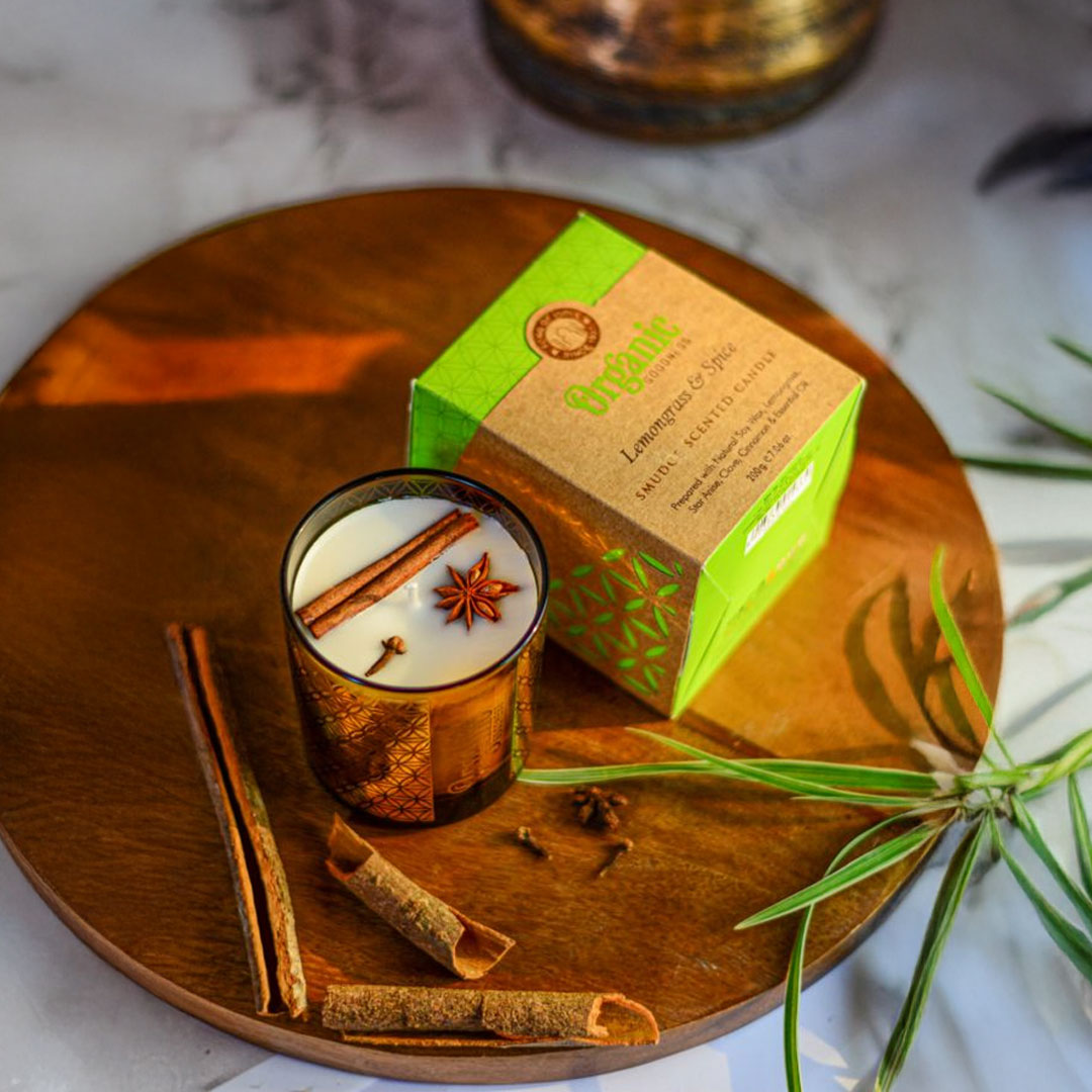 Candela in cera di Soia con frammenti di Lemongrass e Spezie 200 grammi