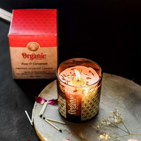 Candela in cera di Soia con frammenti di petali di Rosa e Geranio 200 grammi